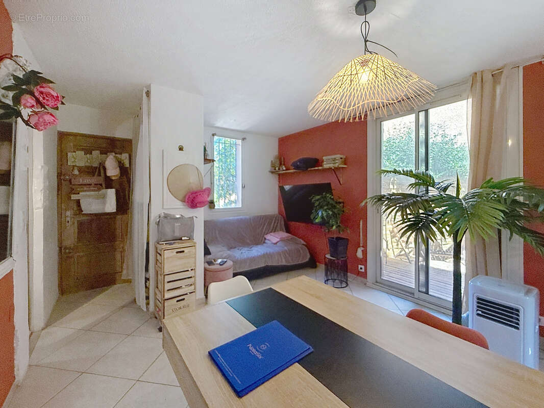 Appartement à SIX-FOURS-LES-PLAGES