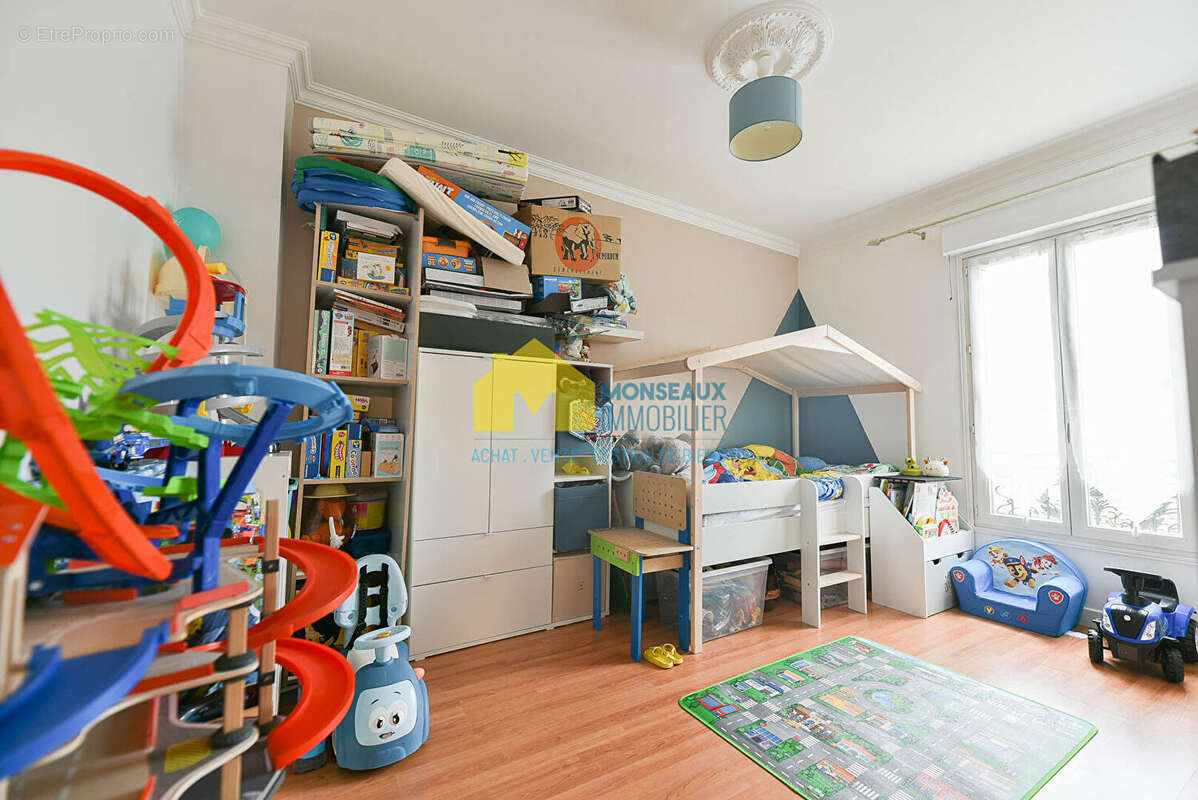 Maison à SAINTE-GENEVIEVE-DES-BOIS