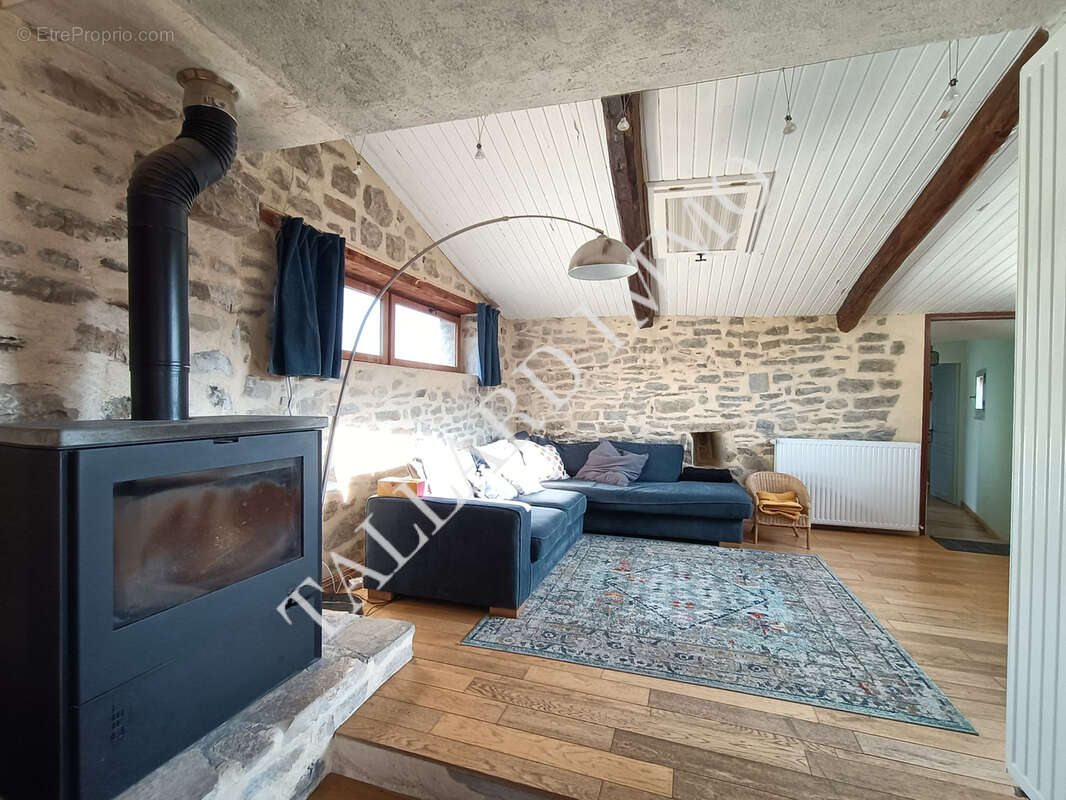 Maison à LARAGNE-MONTEGLIN