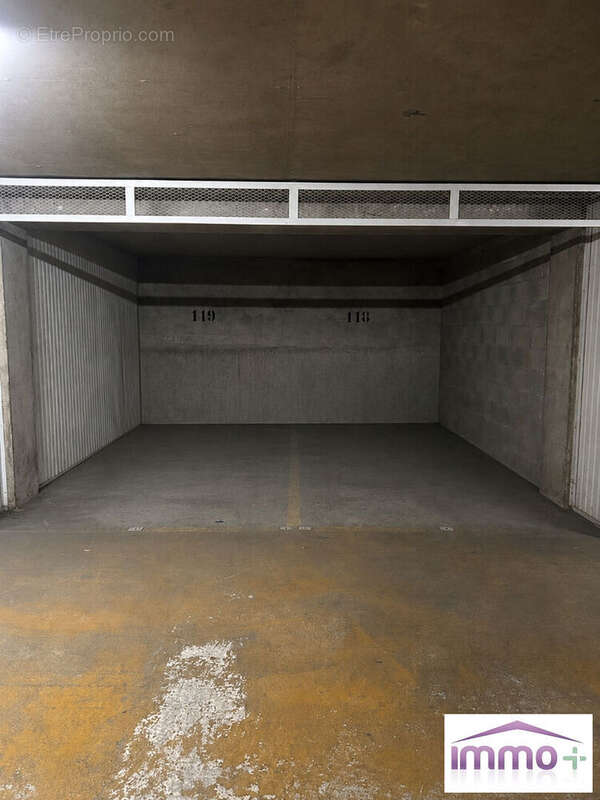 Parking à PANTIN