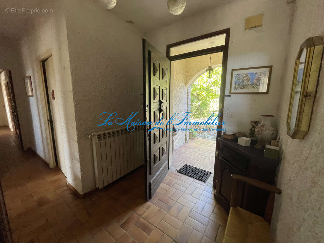 Boisset et Gaujac, maison de 168 m2 avec piscine sur 3190 m2 de terrain - photo 5