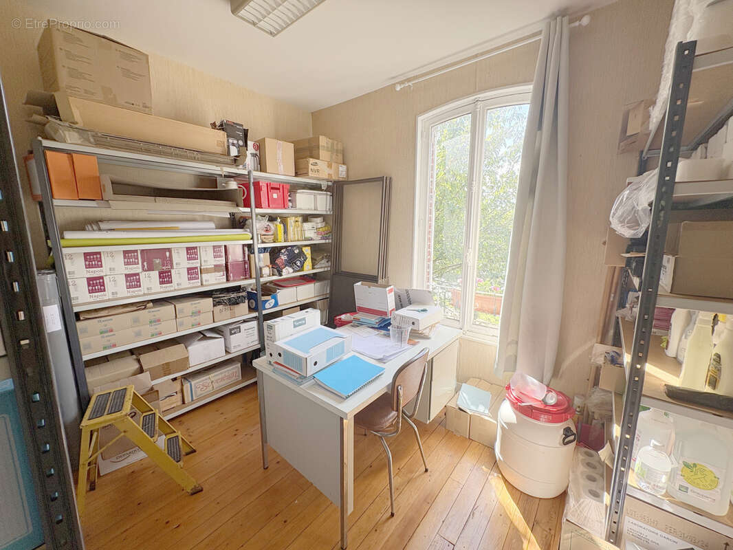 Ancienne bâtiment communal, idéal investisseur ! - photo 9