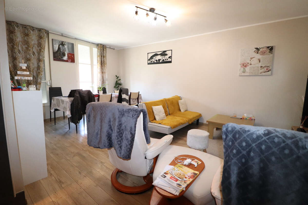 Appartement à VIC-SUR-SEILLE