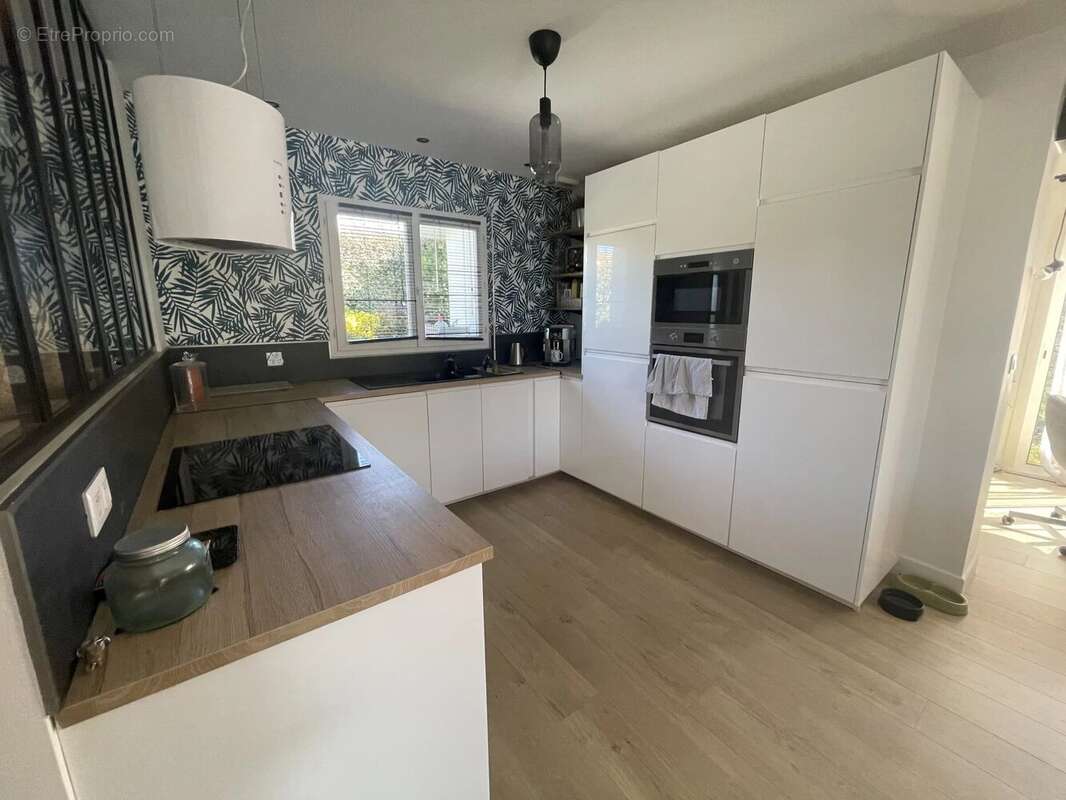 Maison à PINS-JUSTARET