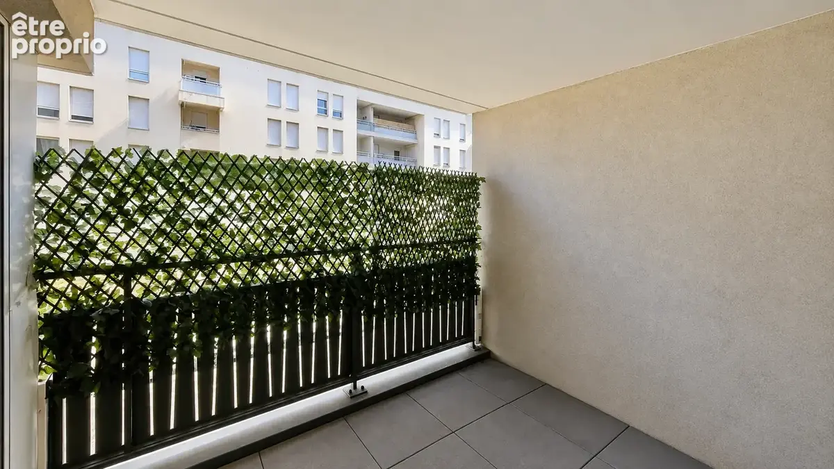 T2 de 40 m2 avec terrasse et garage   Idéal investissement / pied-a-terre / premier achat. - photo 3