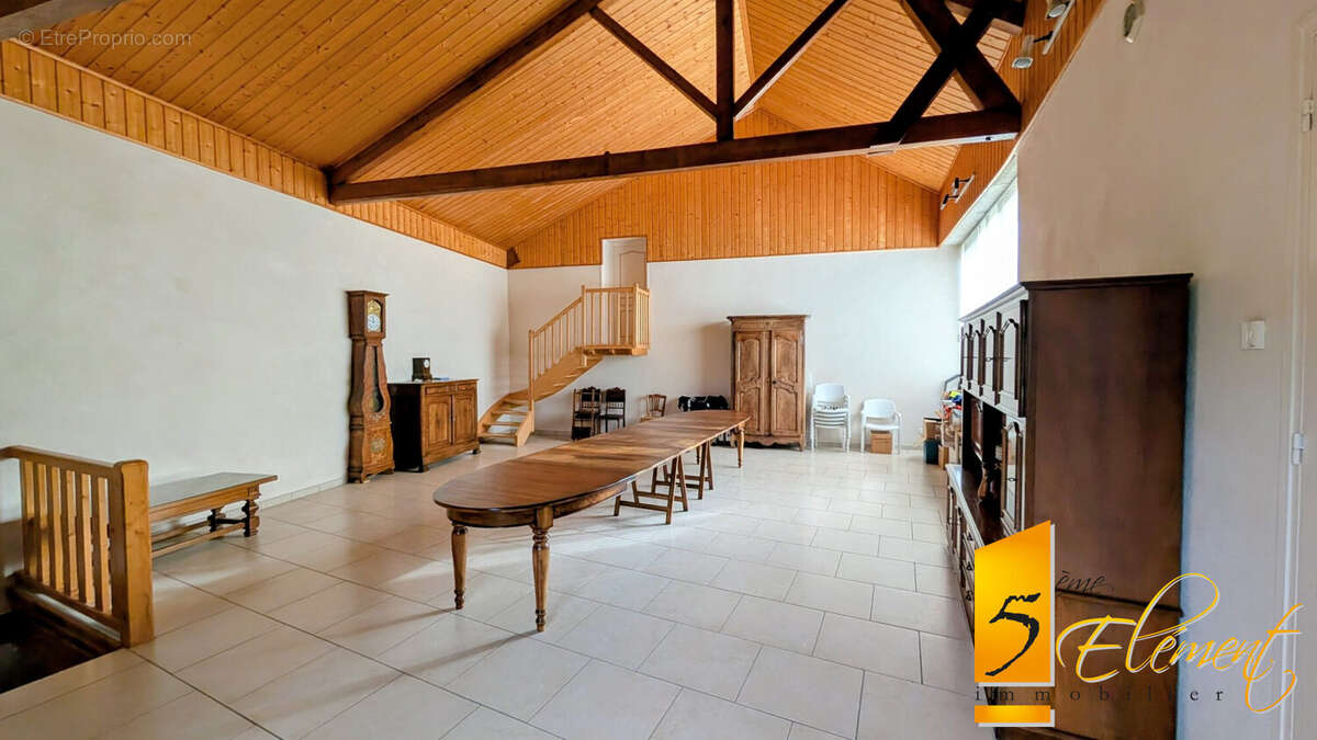 Maison à SAINT-PIERRE-DE-BRESSIEUX