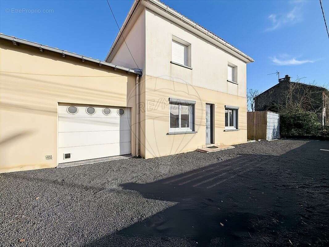 Maison à SAINTE-LUCE-SUR-LOIRE
