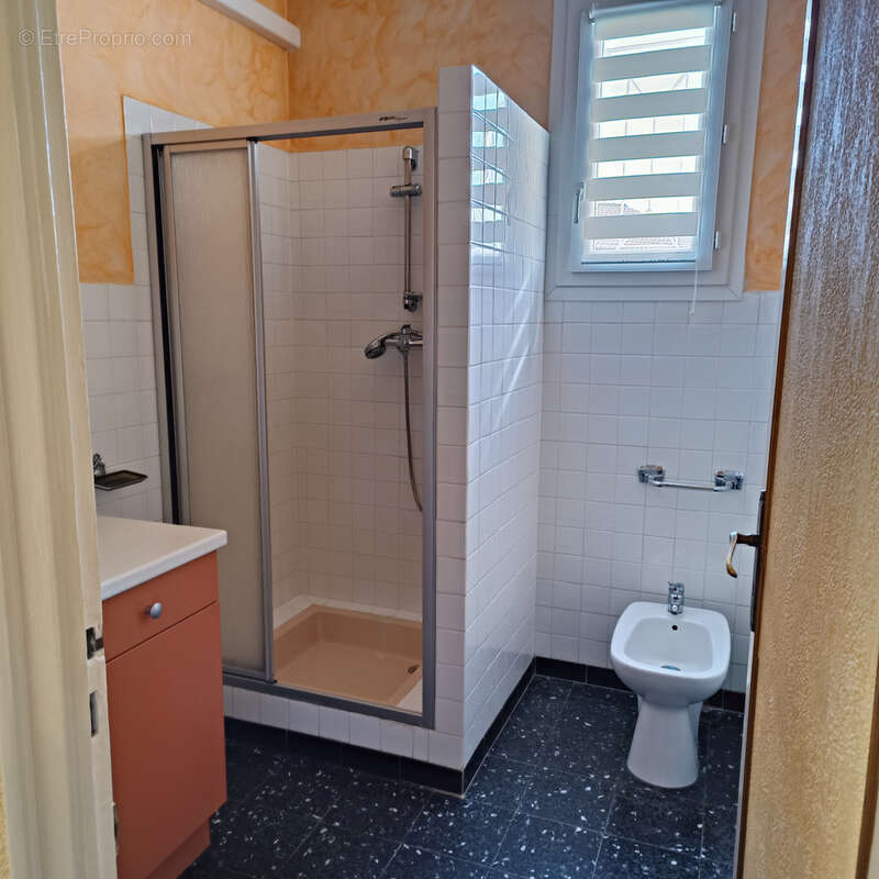 ROUSSILLON, Maison 6 pièces 160m2 habitables + grenier aménagé 68m2 environ, terrain 919m2 environ. - photo 14