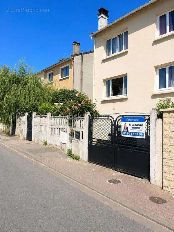 Maison familiale de 83 m² avec jardin, garage et dépendance - photo 5
