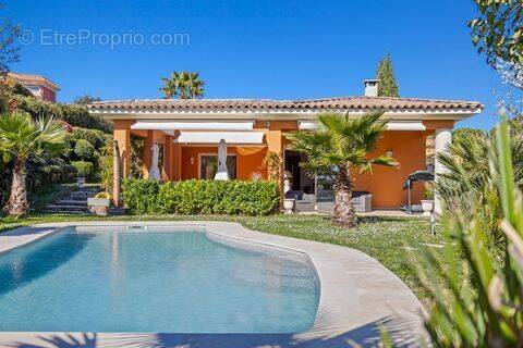 Maison à MANDELIEU-LA-NAPOULE