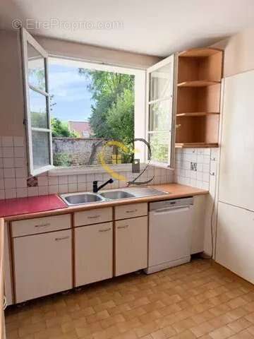 Maison familiale 9 pièces – 155 m² – Centre historique de Fontenay-le-Fleury (proche Versailles) - photo 3