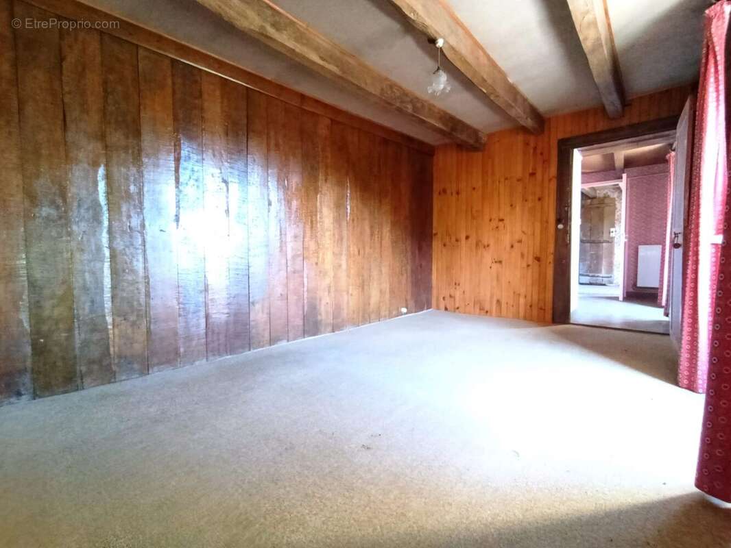 Maison à SAINT-YRIEIX-LA-MONTAGNE