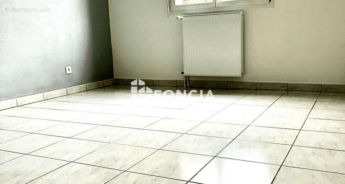 Appartement à LA RIVIERE-SAINT-SAUVEUR