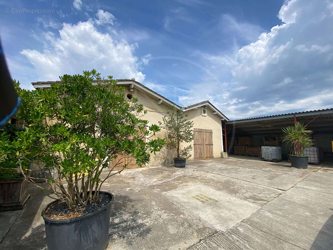 Emplacement exceptionel pour cette maison en pierre avec 4 ha au tour - photo 3