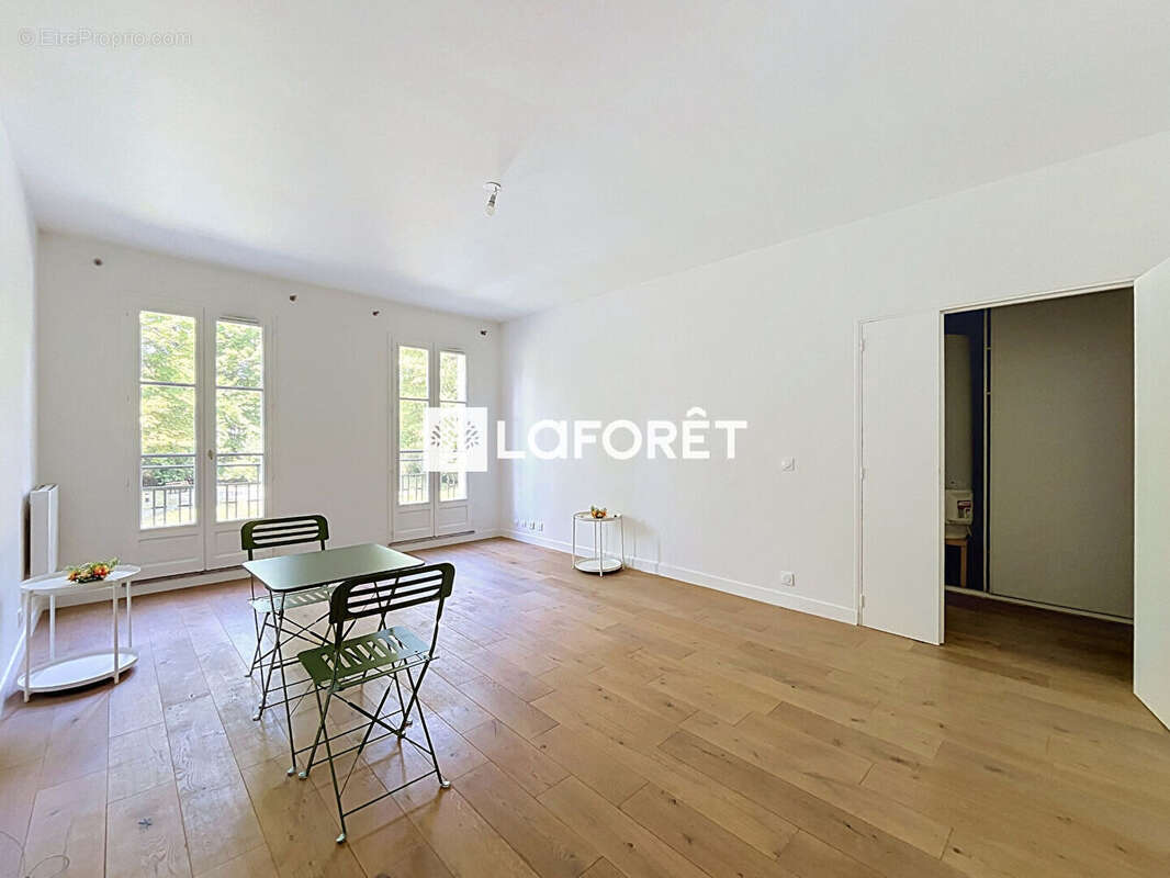 Versailles Place Louis XIV - 4 pièces lumineux de 92 m² avec balcon, ascenseur et 2 parkings - photo 2