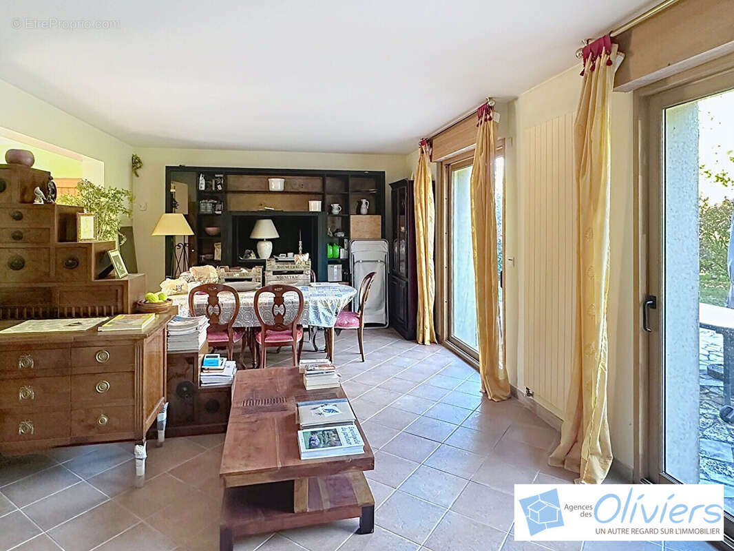 Maison à LA CELLE-LES-BORDES