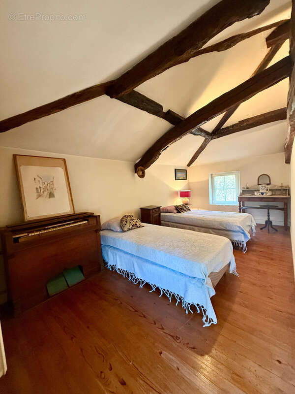 Maison à SAINT-MARTIN-DE-BEAUVILLE