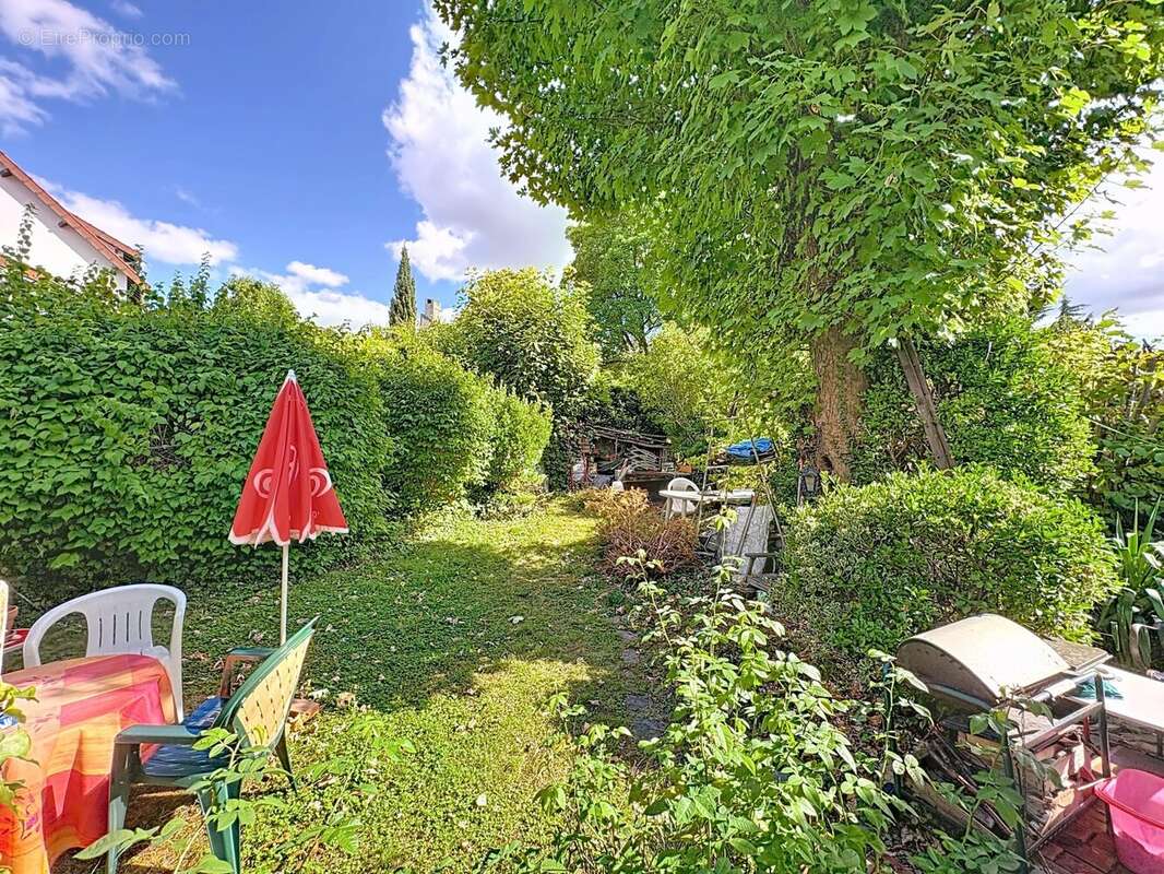 Terrain à L&#039;HAY-LES-ROSES