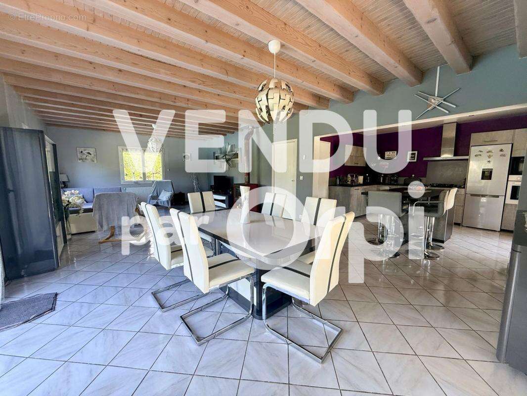 Maison à LA TERRASSE