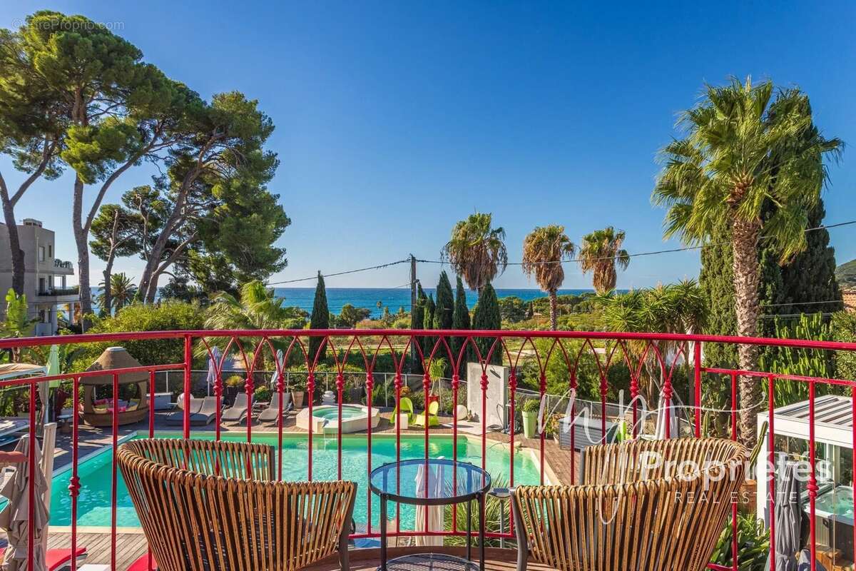 Maison à CARQUEIRANNE