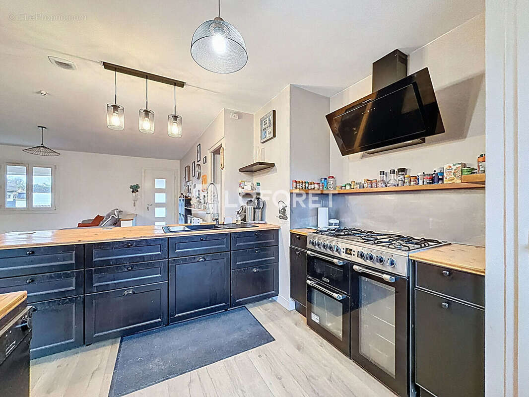 Maison à SAINT-ETIENNE-SUR-CHALARONNE