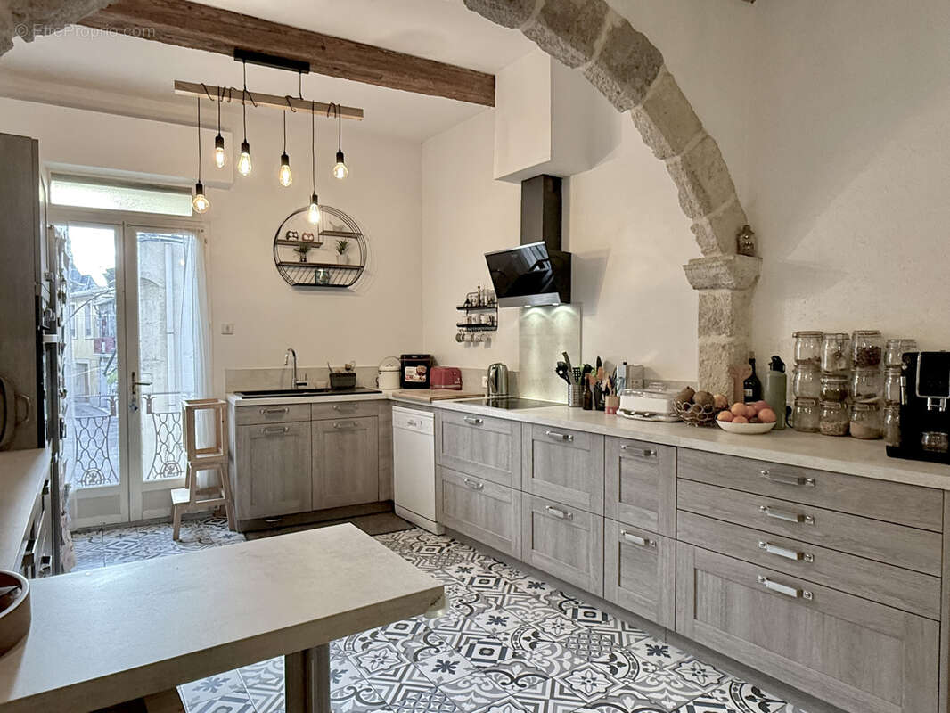 Maison de village avec garage, studio et un extérieur de 75 m2 - photo 4