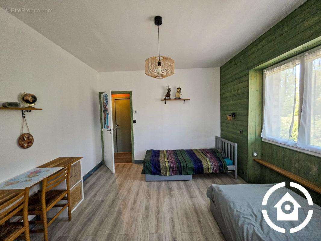 ? Maison familiale sur sous-sol - 4 chambres + studio - T - photo 12