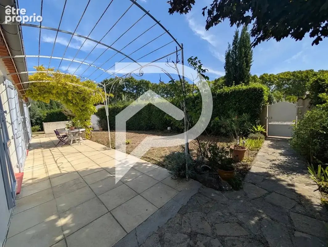 MONTFERRIER - Maison familiale cossue de 160m² avec piscine parfaitement entretenue - photo 16