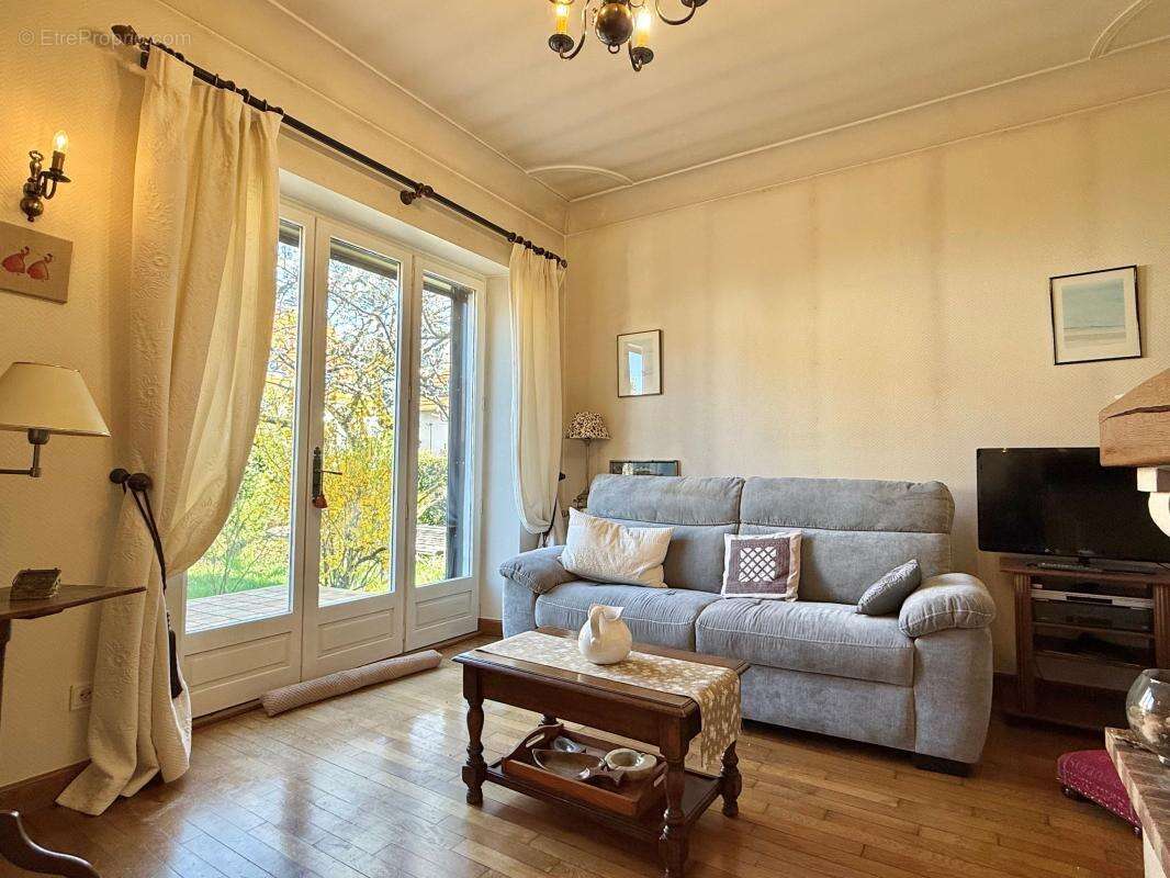 Maison à Vendre CHENOVE, 3 chambres, sous-sol complet, garage extérieur - photo 9