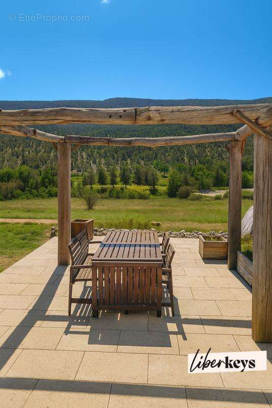 Maison à LA PALUD-SUR-VERDON