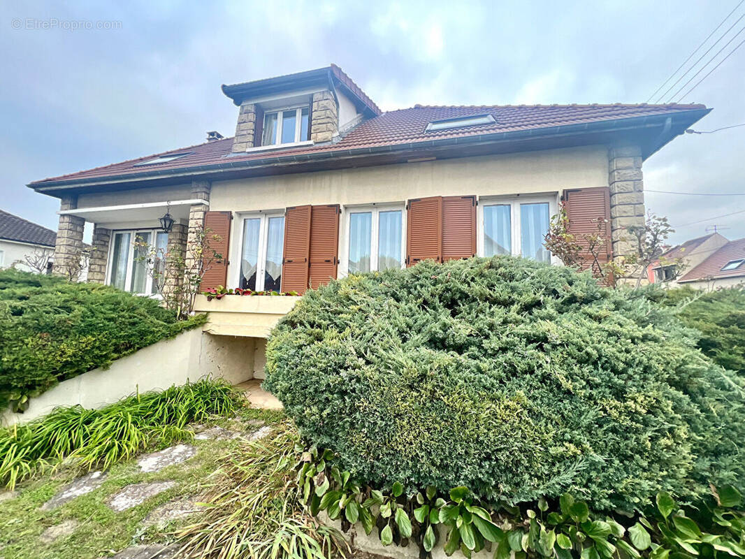 Maison à SARTROUVILLE