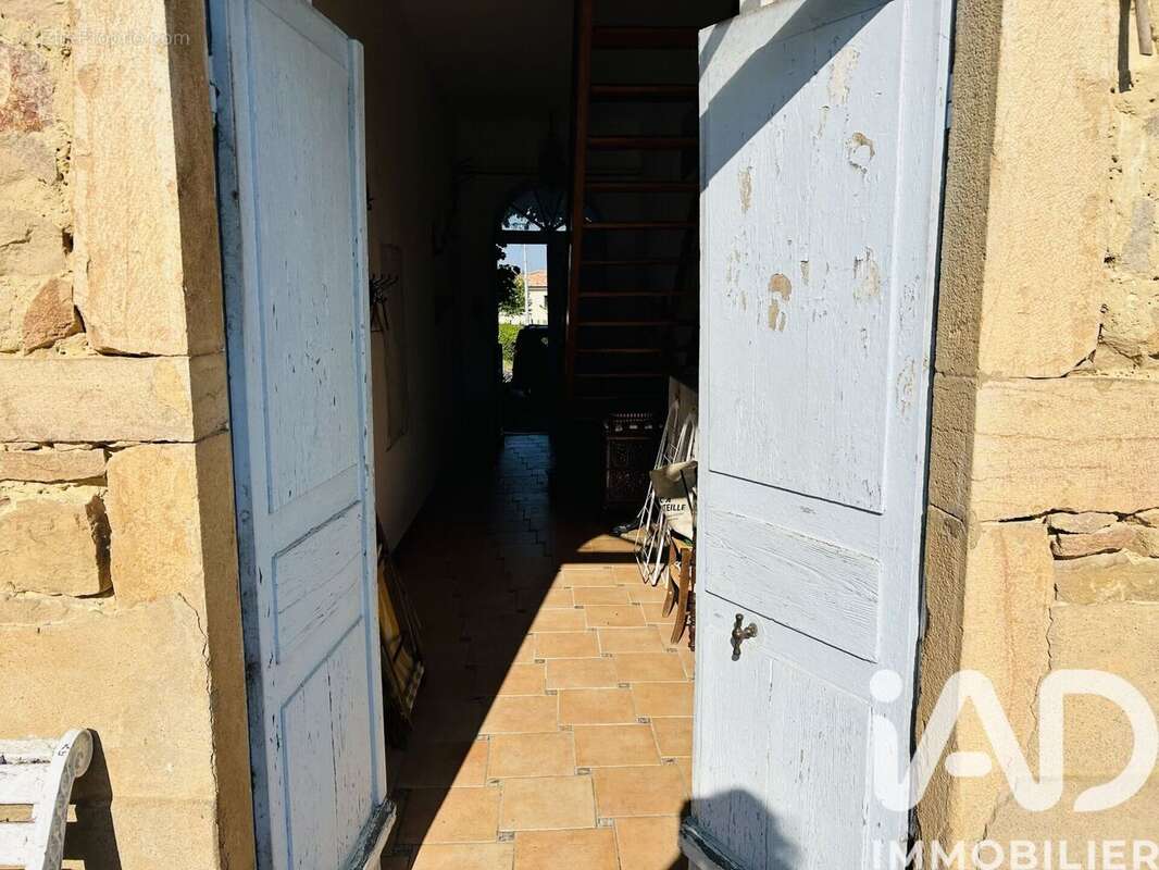 Maison 250 m² à Saint-Benigne  - photo 3
