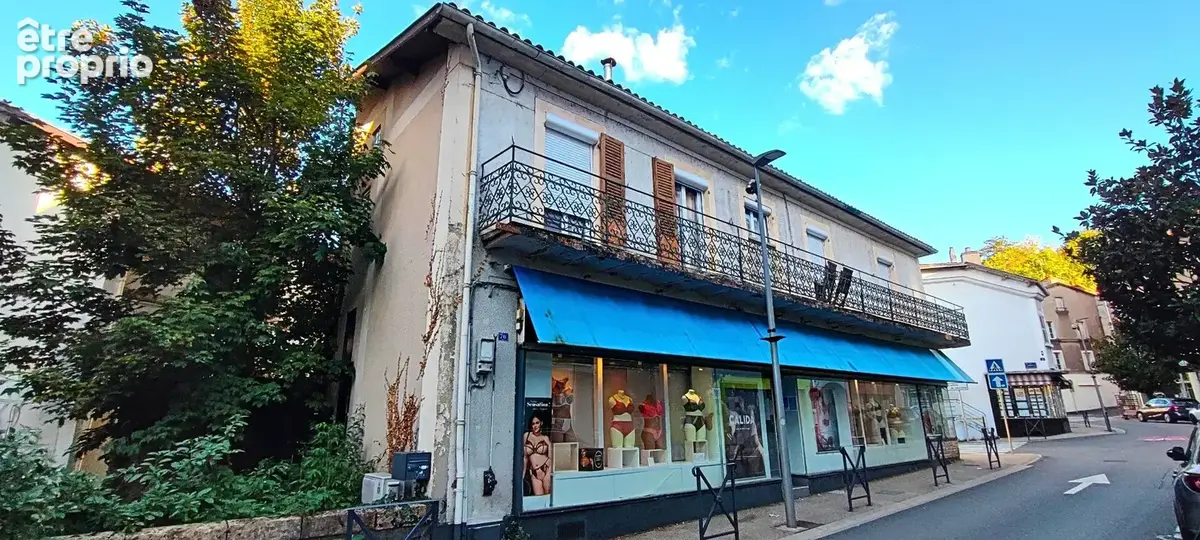 Immeuble de rapport au coeur de Decazeville. Local commercial et Appartement T2 - photo 2