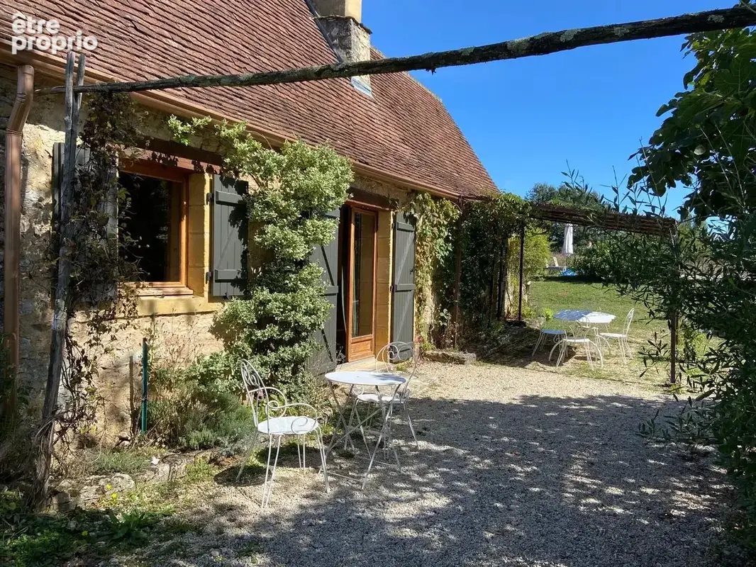 Entre ombre de vigne et douceur de pierre, maison de charme avec 2 chambres et piscine, 10 minutes des commerces - photo 2