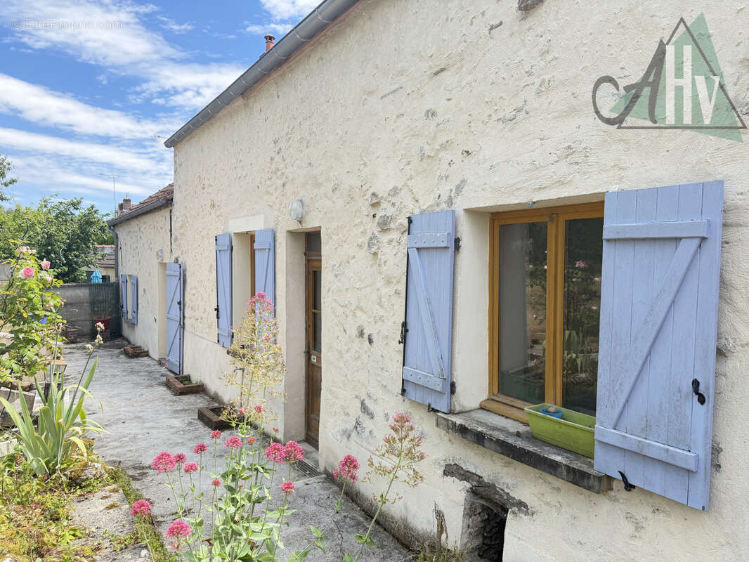 Maison de caractère - 160 m2 - 7 pièces - LONGUEVILLE - photo 2
