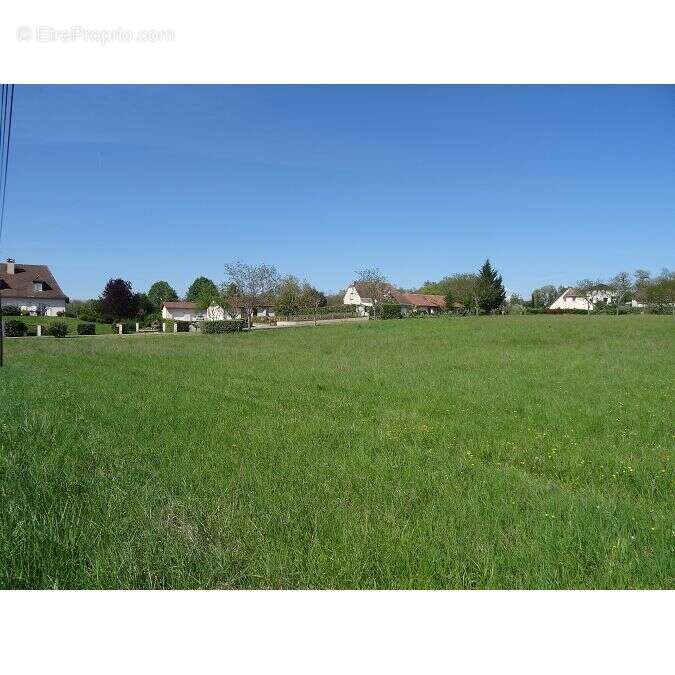 Terrain à LES QUATRE-ROUTES-DU-LOT
