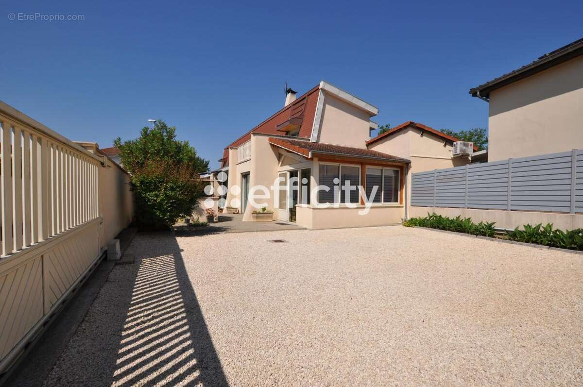 Maison à SAINT-FONS