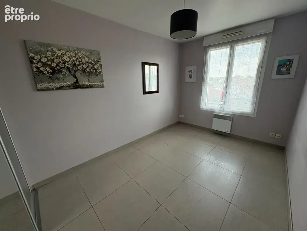 HAUBOURDIN - Appartement 3 pièces de 69 m² avec balcon plein sud, garage et parking - photo 7