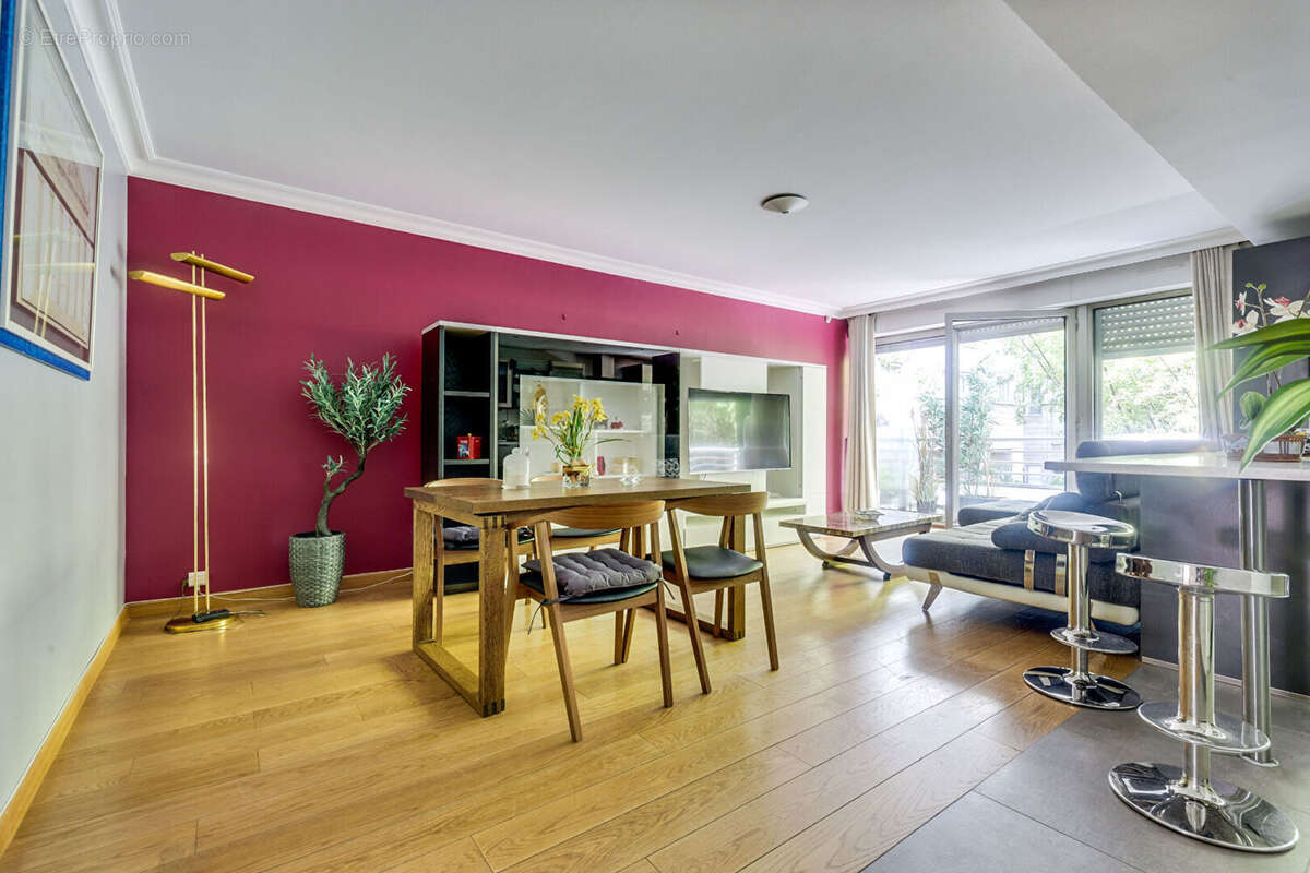 Appartement à PARIS-14E