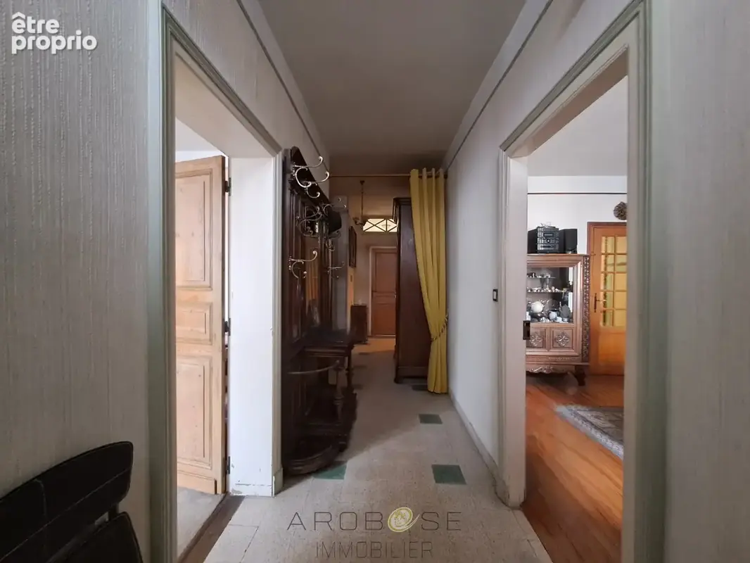 Maison de village 8 pièces, à pied des commerces, avec véranda, jardinet et grand  garage - photo 6
