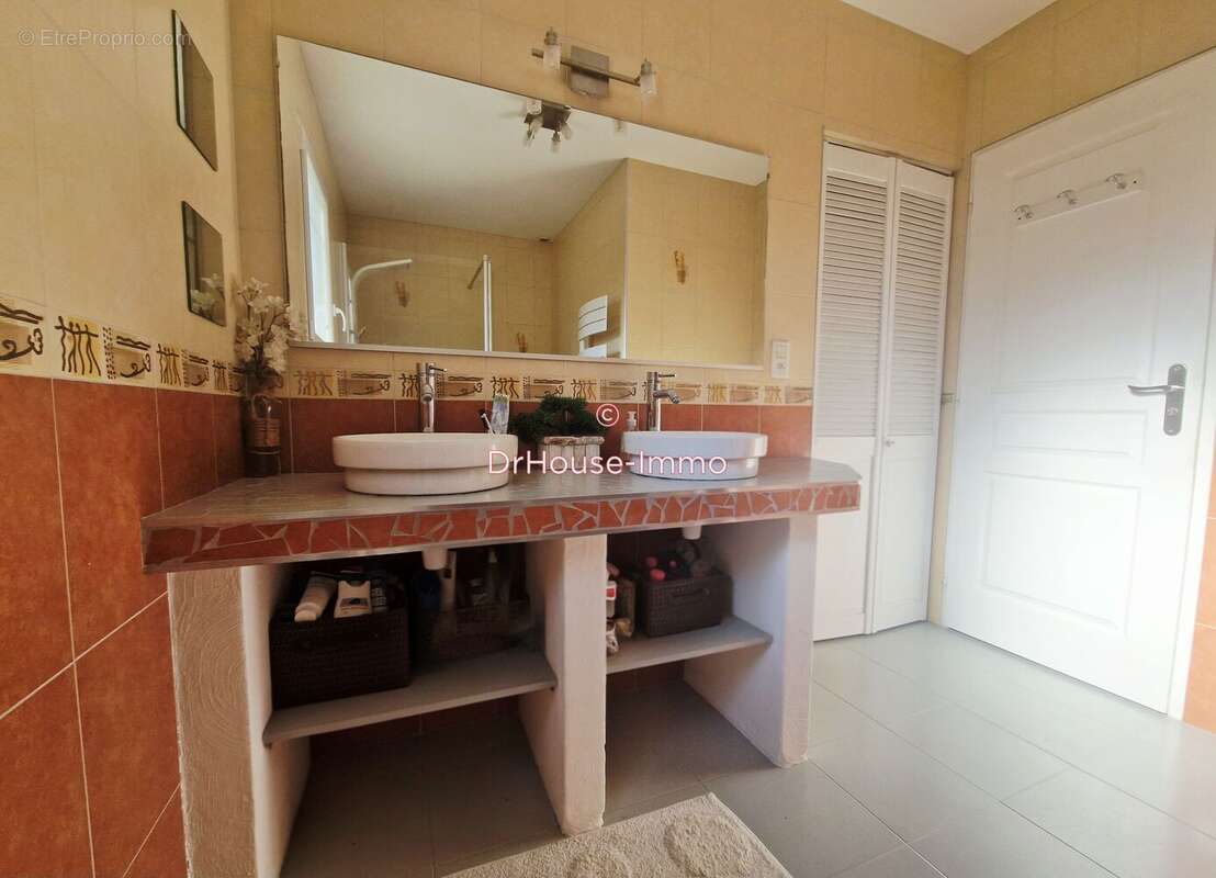Maison 112 m² à Geyssans  - photo 9