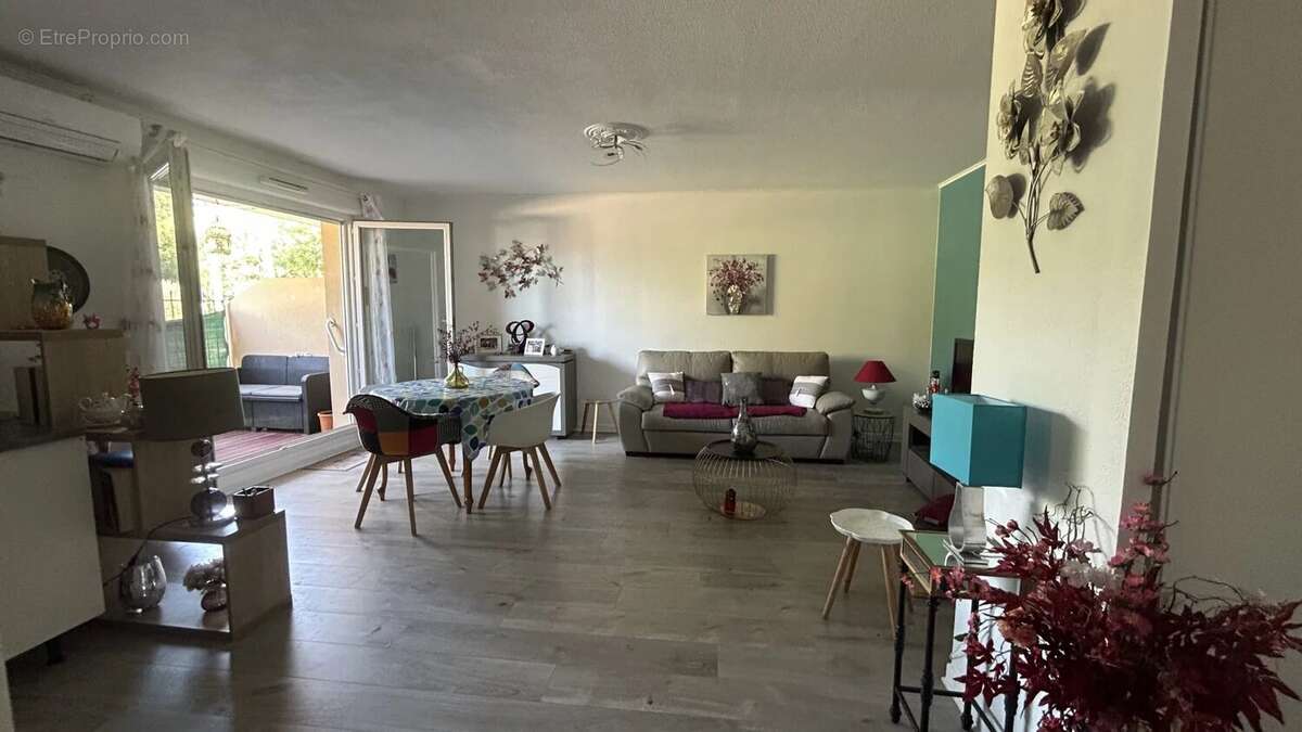 Appartement à LA ROQUE-D'ANTHERON