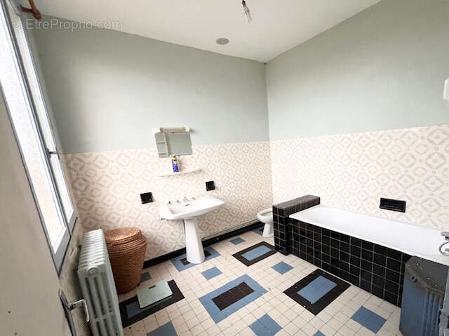 Maison à MONTREUIL-BELLAY