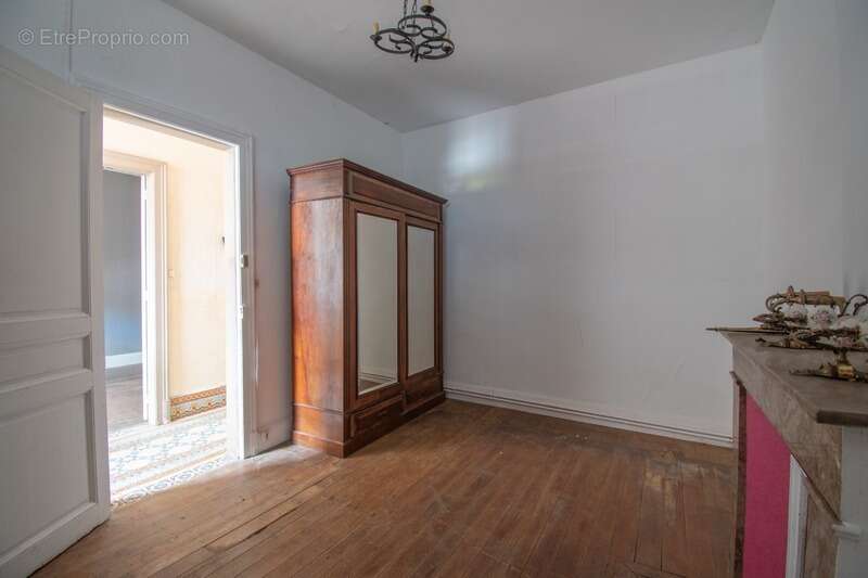 Maison mitoyenne à rénover entièrement - photo 3