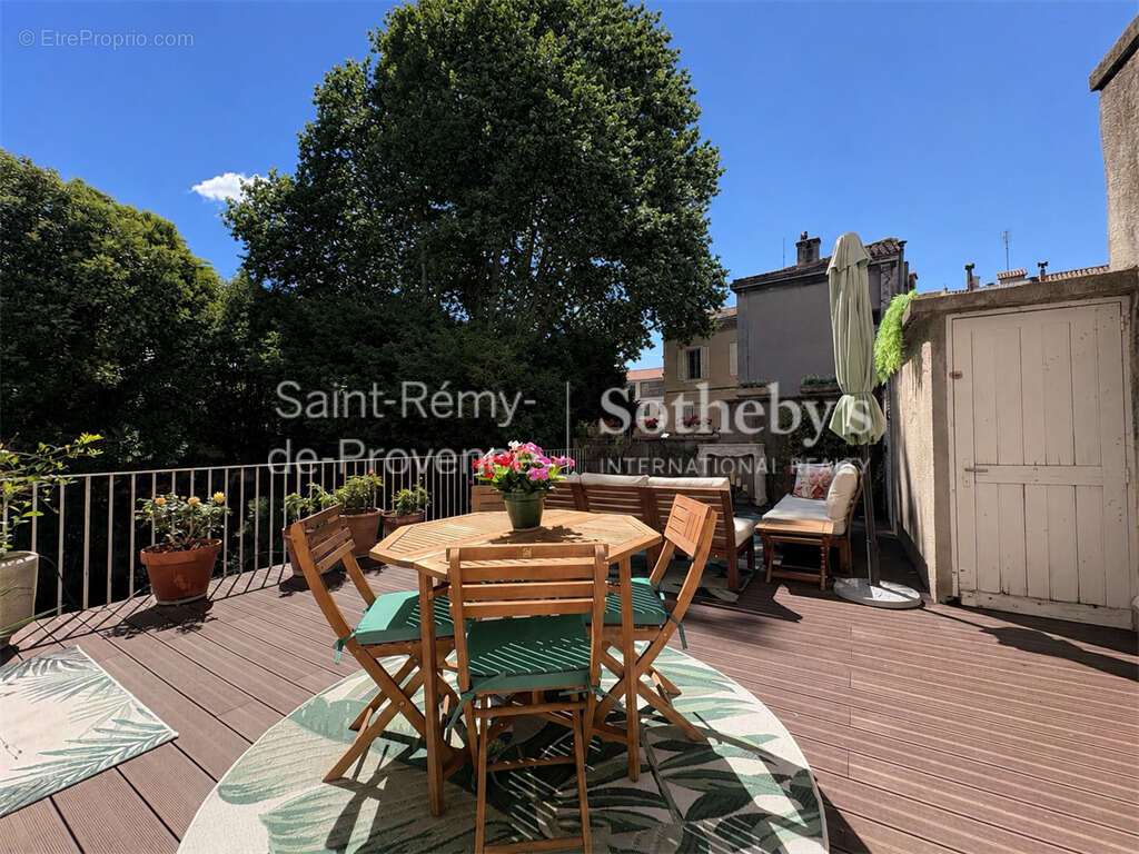 Appartement rénové avec terrasse et garage - photo 2