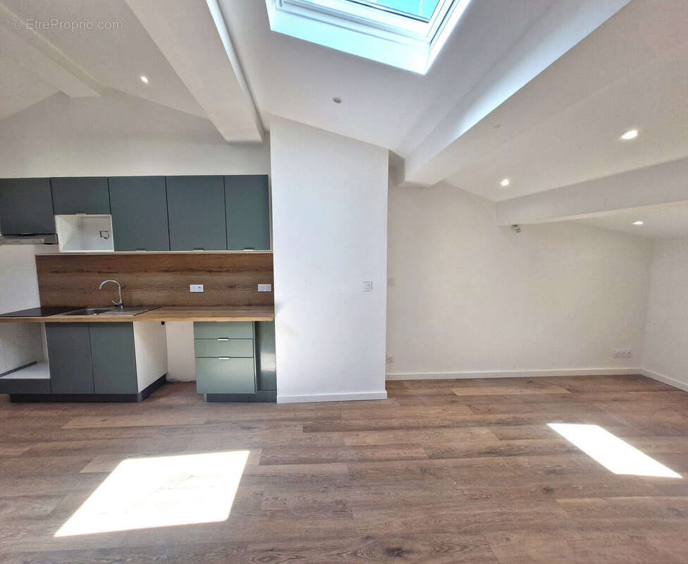 Appartement à SOLLIES-PONT