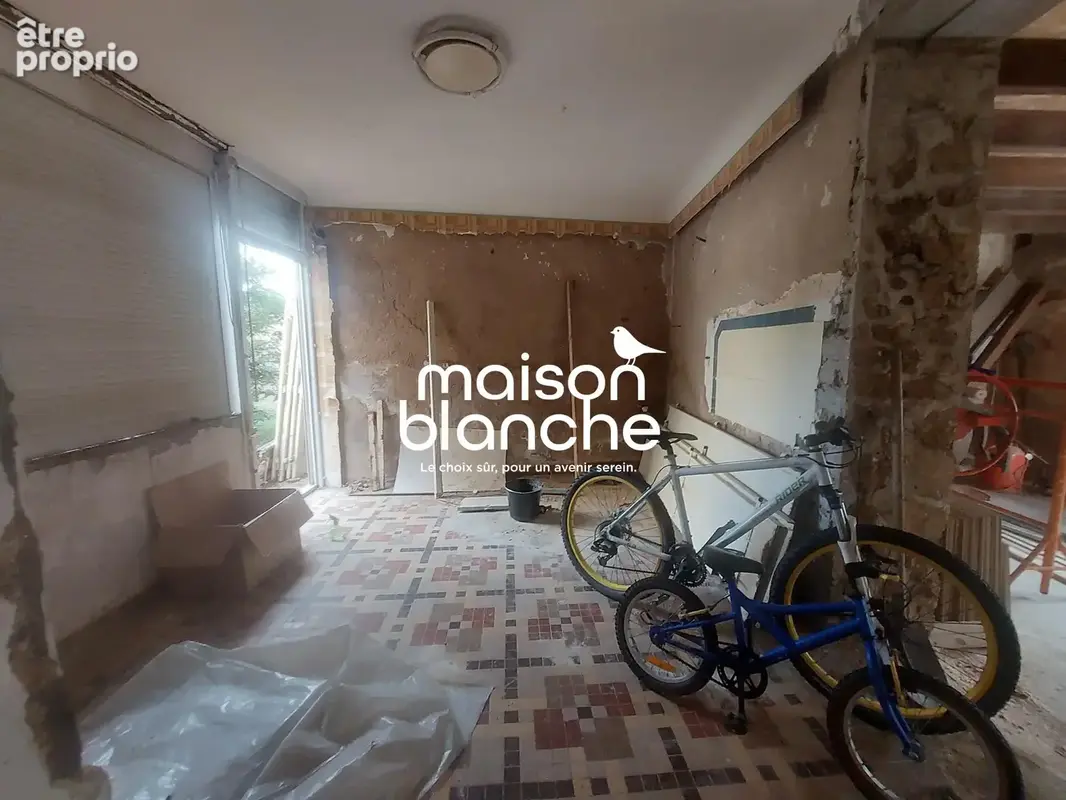 Maison 4 pièces 170 m² à vendre à Saint-Germain-De-Longue-Chaume (79200) - photo 1