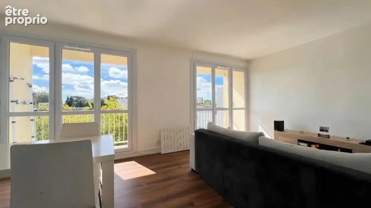 QUIMPER (29) — À VENDRE - Appartement T3 de 60,57 m² AU 6ᵉ et dernier — Balcon - Cave - photo 2