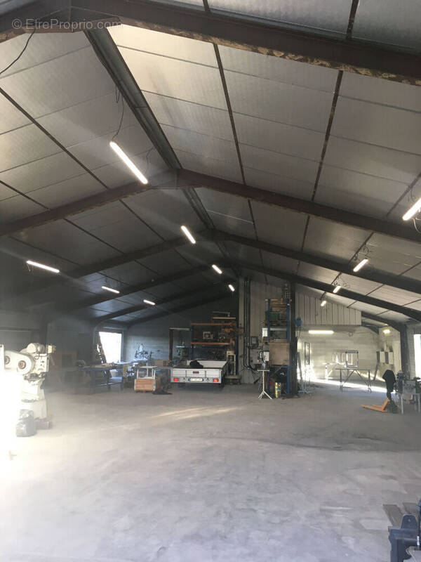 Commerce à AIXE-SUR-VIENNE