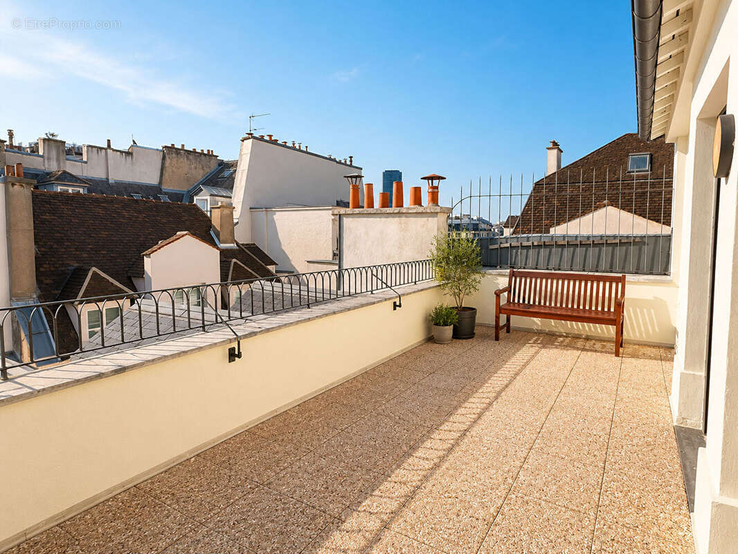 PARIS IV - Ile Saint-Louis - Duplex au dernier étage avec terrasse - photo 2